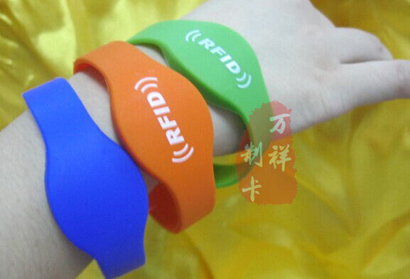 硅橡胶RFID手表型腕带，广州硅胶弹性手表卡制作